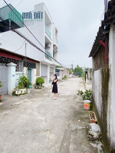 Bán Đất Thị Trấn Đông Anh tặng nhà cấp 4 đường oto tránh