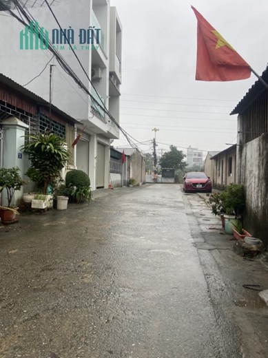 Bán Đất Thị Trấn Đông Anh tặng nhà cấp 4 đường oto tránh