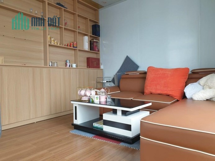 Bán Nhà Nguyễn Văn Cừ , Quận Long Biên Giá 4.8 Tỷ  38M x 6 Tầng , Gara Ô Tô , Ngõ Thông , Thang Máy