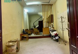 Cho thuê nhà nguyên căn, HGĐ, Nguyễn Hoàng Tôn 40m2, 5T, 3N, đủ đồ,12 tr, Tây Hồ.