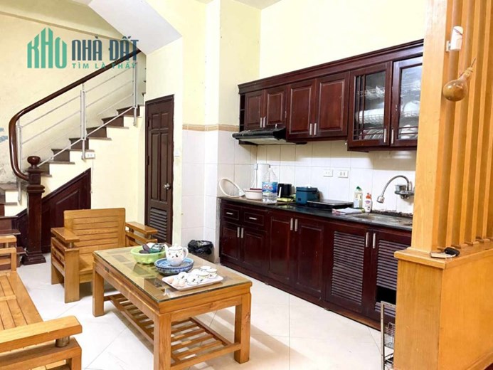 Cho thuê nhà nguyên căn, HGĐ, Nguyễn Hoàng Tôn 40m2, 5T, 3N, đủ đồ,12 tr, Tây Hồ.