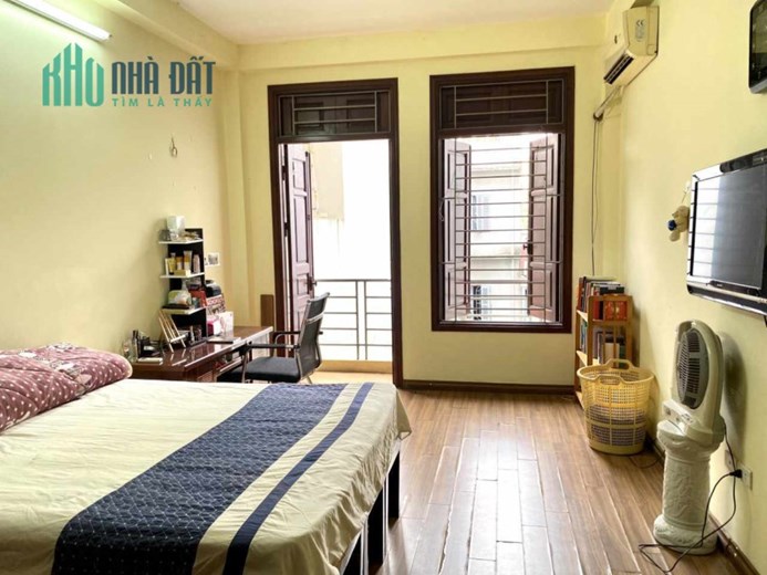 Cho thuê nhà nguyên căn, HGĐ, Nguyễn Hoàng Tôn 40m2, 5T, 3N, đủ đồ,12 tr, Tây Hồ.