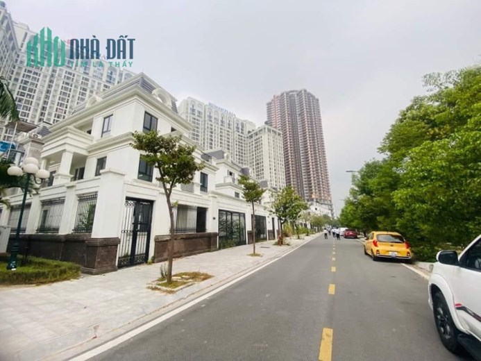 Cần bán BT Romace Plaza, Tố Hữu, DT 190m x 4T. MT 11m. Giá 30,5 tỷ. LH: 0964769634