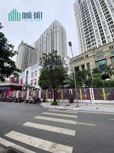Cần bán BT Romace Plaza, Tố Hữu, DT 190m x 4T. MT 11m. Giá 30,5 tỷ. LH: 0964769634