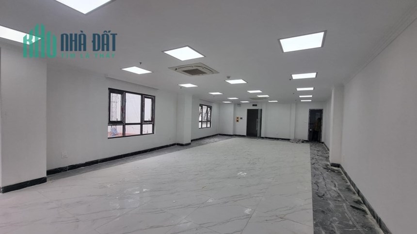 Bán tòa nhà văn phòng Hoàng Quốc Việt 120m2, 9 tầng, mặt tiền 6.2m giá rao bán 42.8 tỷ