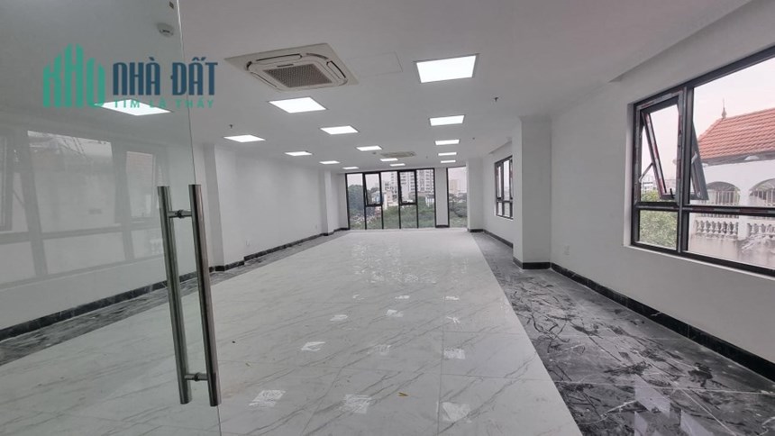 Bán tòa nhà văn phòng Hoàng Quốc Việt 120m2, 9 tầng, mặt tiền 6.2m giá rao bán 42.8 tỷ