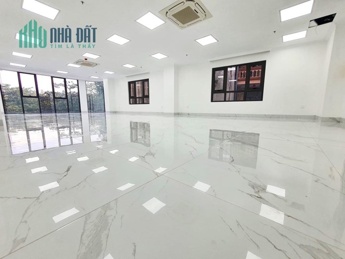 Bán tòa nhà văn phòng Hoàng Quốc Việt 120m2, 9 tầng, mặt tiền 6.2m giá rao bán 42.8 tỷ