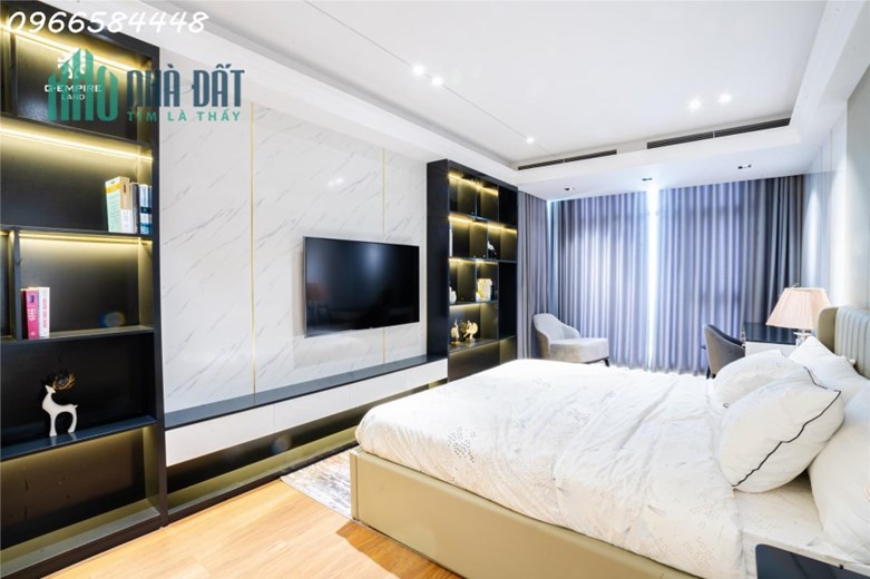 Tổng giá chưa đến 10 tỷ nhận ngay 200m2 giữa trung tâm Cầu Giấy view Hồ Tây, htls 18 tháng, ký CĐT