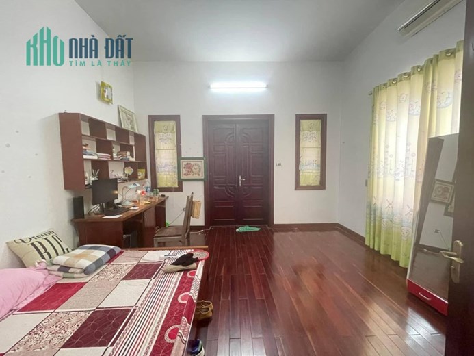 nhà lô góc mặt phố Ngọc Thuỵ, 105m x 4tầng, vỉa hè, sát chợ, kinh doanh