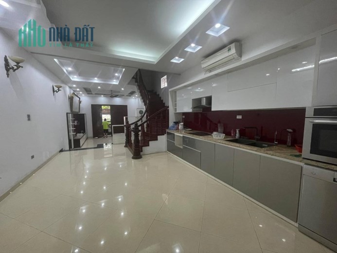 nhà lô góc mặt phố Ngọc Thuỵ, 105m x 4tầng, vỉa hè, sát chợ, kinh doanh