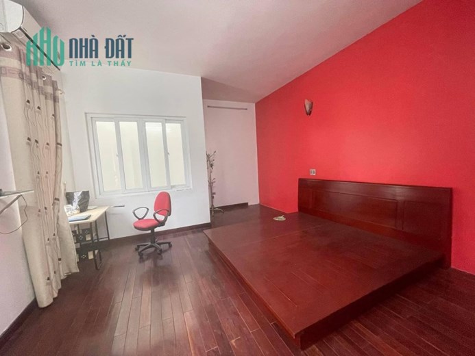 nhà lô góc mặt phố Ngọc Thuỵ, 105m x 4tầng, vỉa hè, sát chợ, kinh doanh