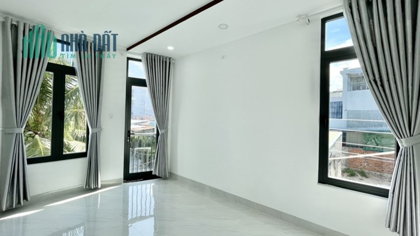 Bán nhà 3 tầng góc 2MT ở Ngọc Hiệp ô tô tận nhà