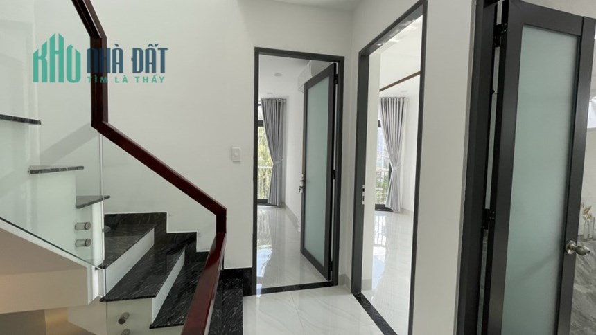 Bán nhà 3 tầng góc 2MT ở Ngọc Hiệp ô tô tận nhà