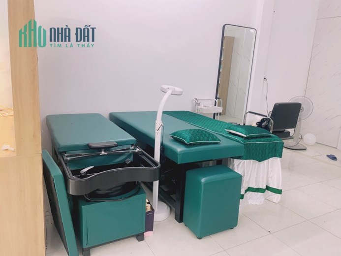 Chuyển hướng đi nước ngoài nên muốn chuyển nhượng lại mặt bằng nail- nối mi