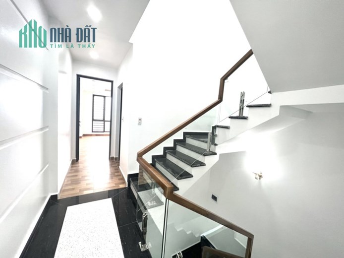 Bán nhà mặt ngõ to Lạch Tray, diện tích 68m 4 tầng GIÁ 6 tỉ ô.tô đỗ cửa