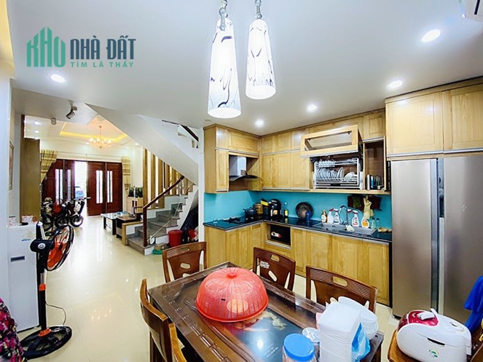 Bán nhà khu phân lô 193 Văn Cao - Thư Trung, 64m 4 tầng độc lập GIÁ 5.2 tỉ