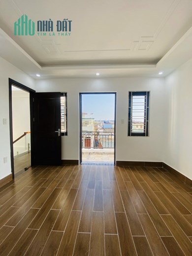 Bán nhà xây mới Chợ Hàng Cũ, 56m 4 tầng sân cổng riêng GIÁ 3.4 tỉ đẹp miễn chê