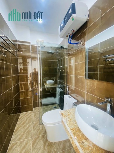 Bán nhà xây mới Chợ Hàng Cũ, 56m 4 tầng sân cổng riêng GIÁ 3.4 tỉ đẹp miễn chê