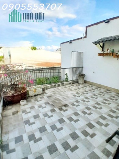 Nhà DT:123m2, ngang 7m thiết kế villa sân vườn, ô tô vào sân, trung tâm Chợ Hòa Khánh, Đà Nẵng mà