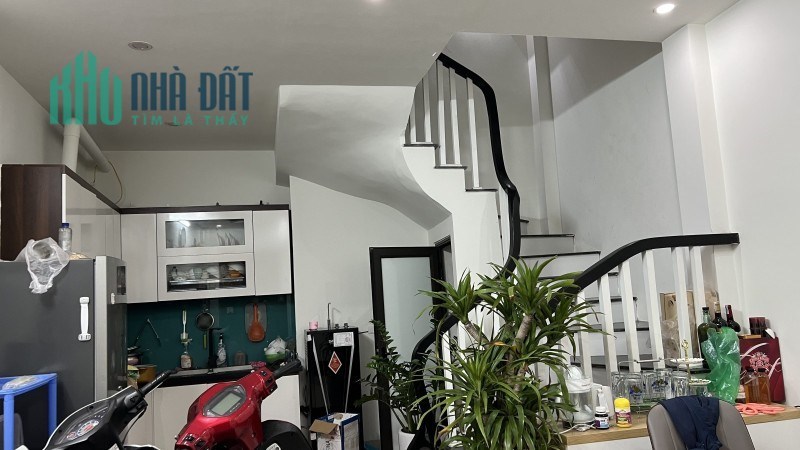Bán nhà Việt Hưng ,Long Biên 5 tầng ,32 m2 ,MT 3.9m nhà đẹp hơn 3 tỷ