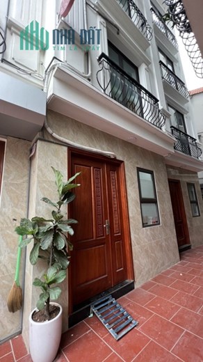Bán nhà Việt Hưng ,Long Biên 5 tầng ,32 m2 ,MT 3.9m nhà đẹp hơn 3 tỷ
