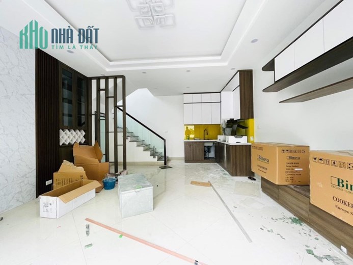 NHÀ ĐẸP ThẠCH BÀN,Ô TÔ ĐỂ TRONG NHÀ, 41m2, 6 tầng, 6 tỷ