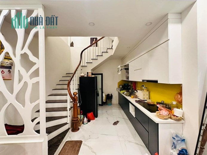 NHÀ ĐẸP NỘI THẤT XỊN XÒ NGÕ NÔNG THÔNG TỨ PHÍA - NHIỀU TIỆN ÍCH 
 Trần Khát Chân 30m x 5 Tầng