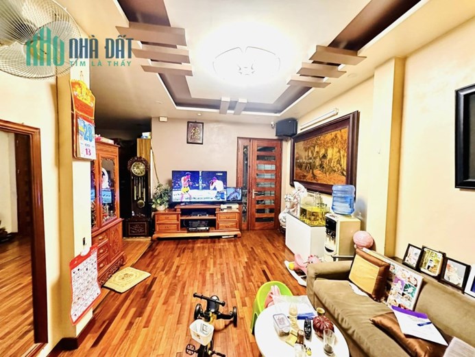 Bán nhà MP Nghĩa Đô, 5T, DT 60m, MT 5m, thang máy, lô góc, vỉa hè, KD sầm uất. Giá 14.8 tỷ.