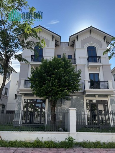 Biệt thự Centa Vsip 135m2 cách Ninh Hiệp 5km mà giá rẻ chỉ bằng 1/4 thôi