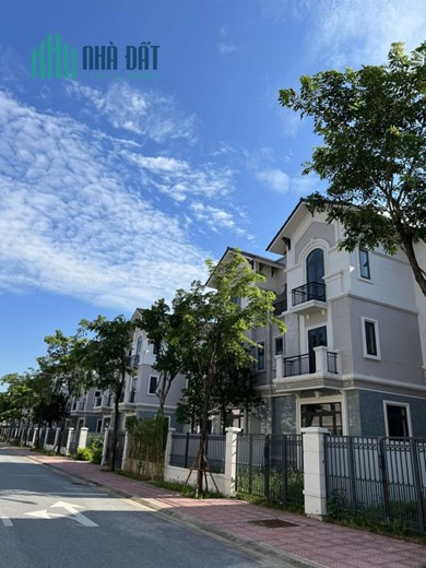 Biệt thự Centa Vsip 135m2 cách Ninh Hiệp 5km mà giá rẻ chỉ bằng 1/4 thôi