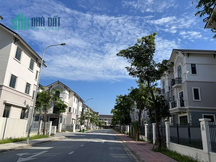 Biệt thự Centa Vsip 135m2 cách Ninh Hiệp 5km mà giá rẻ chỉ bằng 1/4 thôi