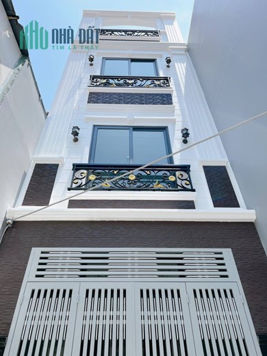 BÁN NHÀ MỚI XÂY BẾN VÂN ĐỒN Q4 3m8 x 18m , 4 TẦNG GIÁ 8 TỶ 9 , Ô TÔ VÀO NHÀ . KHU DÂN TRÍ CAO