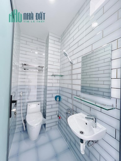 BÁN NHÀ MỚI XÂY BẾN VÂN ĐỒN Q4 3m8 x 18m , 4 TẦNG GIÁ 8 TỶ 9 , Ô TÔ VÀO NHÀ . KHU DÂN TRÍ CAO