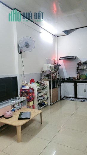 TT PHÚ NHUẬN GIÁP QUẬN 1, TÂN BÌNH, GẦN SÂN BAY, SÁT MẶT TIỀN. NGANG 4M.