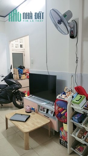 TT PHÚ NHUẬN GIÁP QUẬN 1, TÂN BÌNH, GẦN SÂN BAY, SÁT MẶT TIỀN. NGANG 4M.