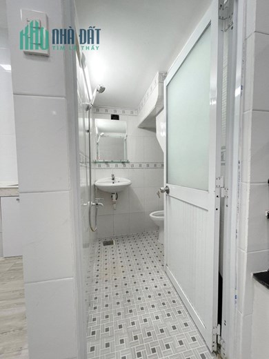 Nhà mới 3 tầng hẻm thông Dương Bá Trạc P2Q8 - 4.9 tỷ