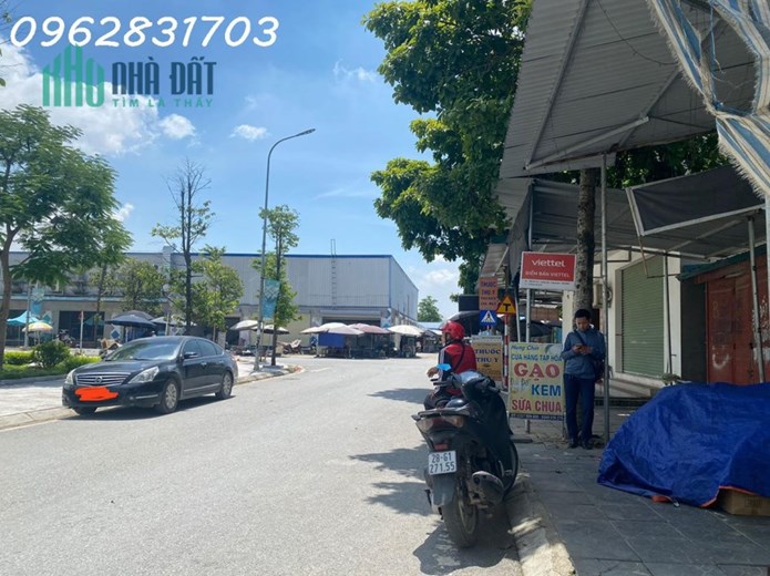 chính chủ bán nhanh lô đất mặt đài phun nước phố chợ lương sơn