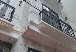 Cho thuê nhà ở lâu dài, mới xây, diện tích 36 m2 x4,5 tầng 5NP tại Thạch Bàn, Long Biên, Hà Nội