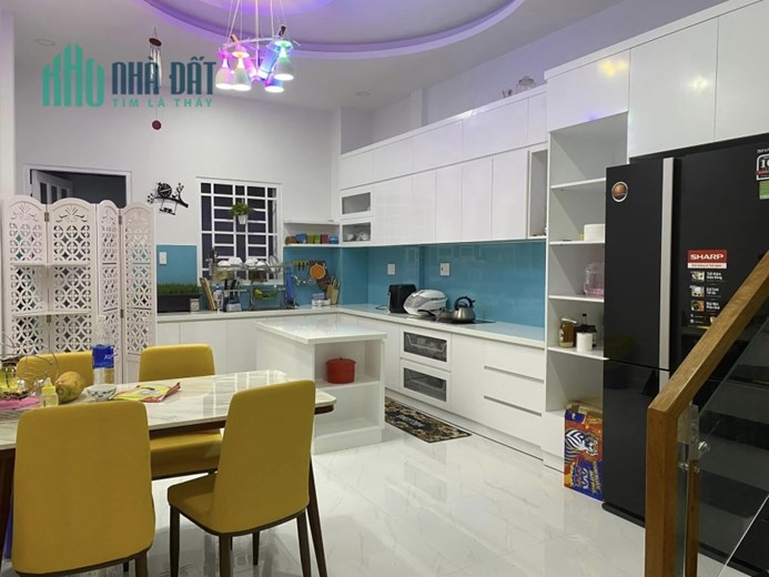 Nhà  mới xây BTCT, sát trường ĐH Công Nghiệp tiện đầu tư cho thuê.