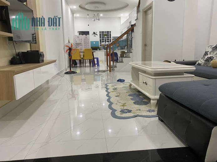 Nhà  mới xây BTCT, sát trường ĐH Công Nghiệp tiện đầu tư cho thuê.