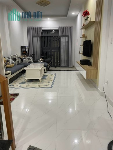 Nhà  mới xây BTCT, sát trường ĐH Công Nghiệp tiện đầu tư cho thuê.
