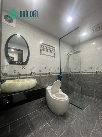 Bán nhà PL đường Hoàng Quốc Việt, Q Cầu Giấy 78m2, 5T, MT 5.8m, vỉa hè rộng. Giá 11 tỷ.