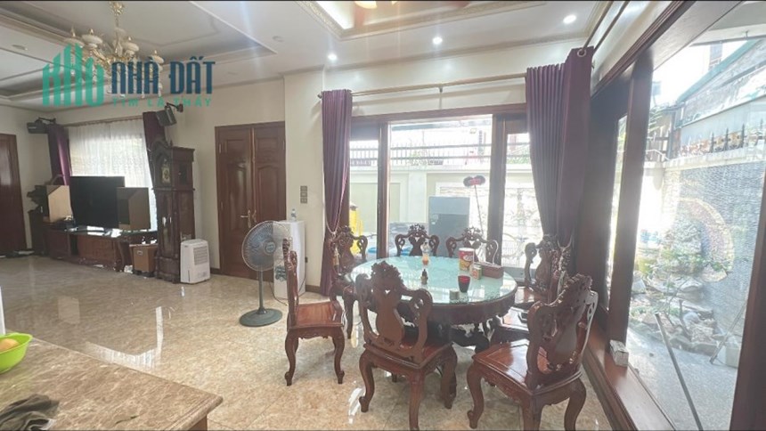 Bán nhà mặt phố Nguyên Hồng, vị trí đỉnh, kd bất chấp, mặt tiền cực hiếm, 185m, 36 tỷ