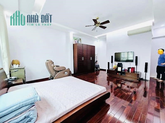 Bán Nhà Hoàng Cầu, Đống Đa. Khu Phân Lô Oto Đỗ Cửa, Thang Máy Nhập. Diện Tích 75m2 x 5 Tầng 1 Tum,