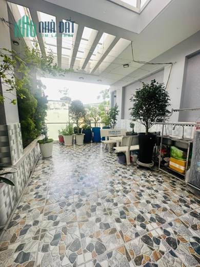 Bán nhà HXH 8m Lạc Long Quân ngay CV Đầm Sen, DT: 4x17m, 4 Tầng, 4PN, giá 10.5 tỷ.