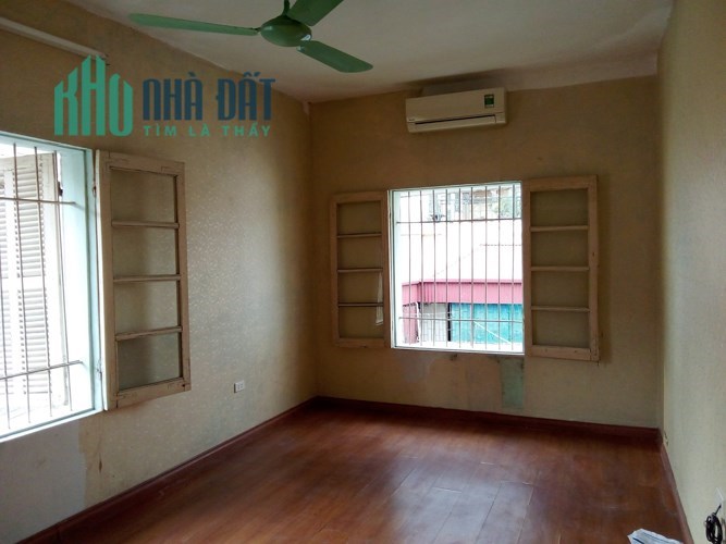 Cho thuê căn hộ chung cư riêng biệt, 2 phòng ngủ tại ngõ 409 Kim Mã, Ba Đình
