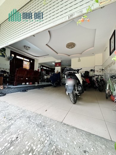 Bán nhà Mặt tiền Khu Thảo Điền, căn góc, ngang 11m, giảm 6 tỷ còn 23 tỷ, 6 tầng + thang máy.