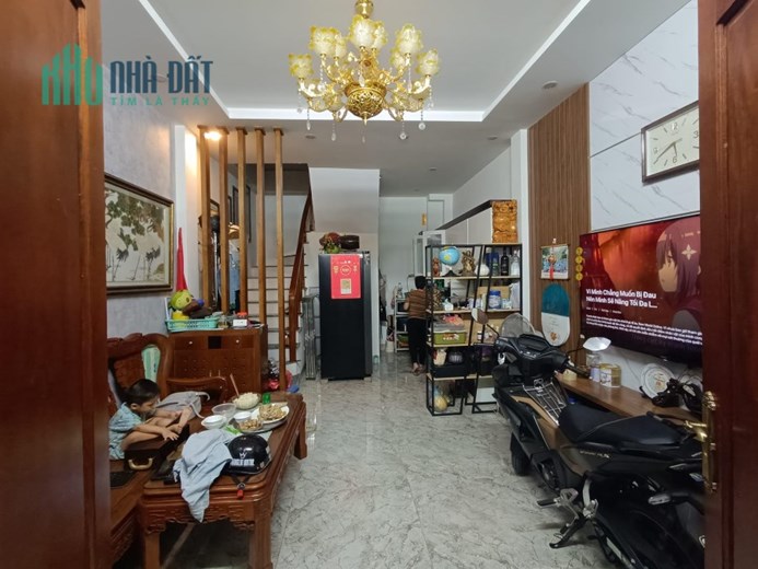 Bán nhà Nguyễn Sơn, LB, 35m,5 tầng, 10m ô tô dừng đỗ, nhỉnh 4 tỷ.