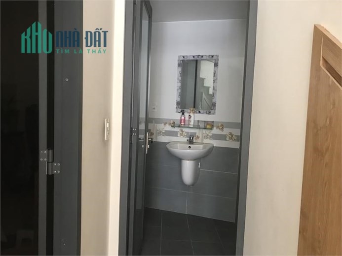 Cho thuê mặt bằng cạnh đường Lê lai, TPVT cửa kính máy lạnh đẹp