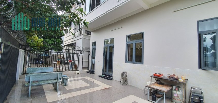 Chính chủ bán biệt thự ven sông 400m2, 5PN 5WC, tại Thủ Đức